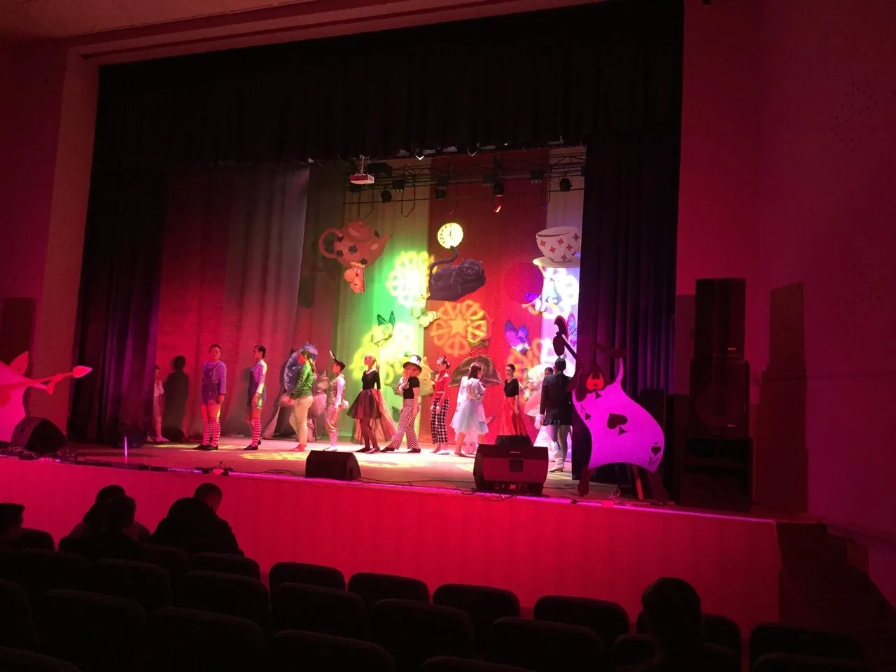 «Алиса в стране чудес»