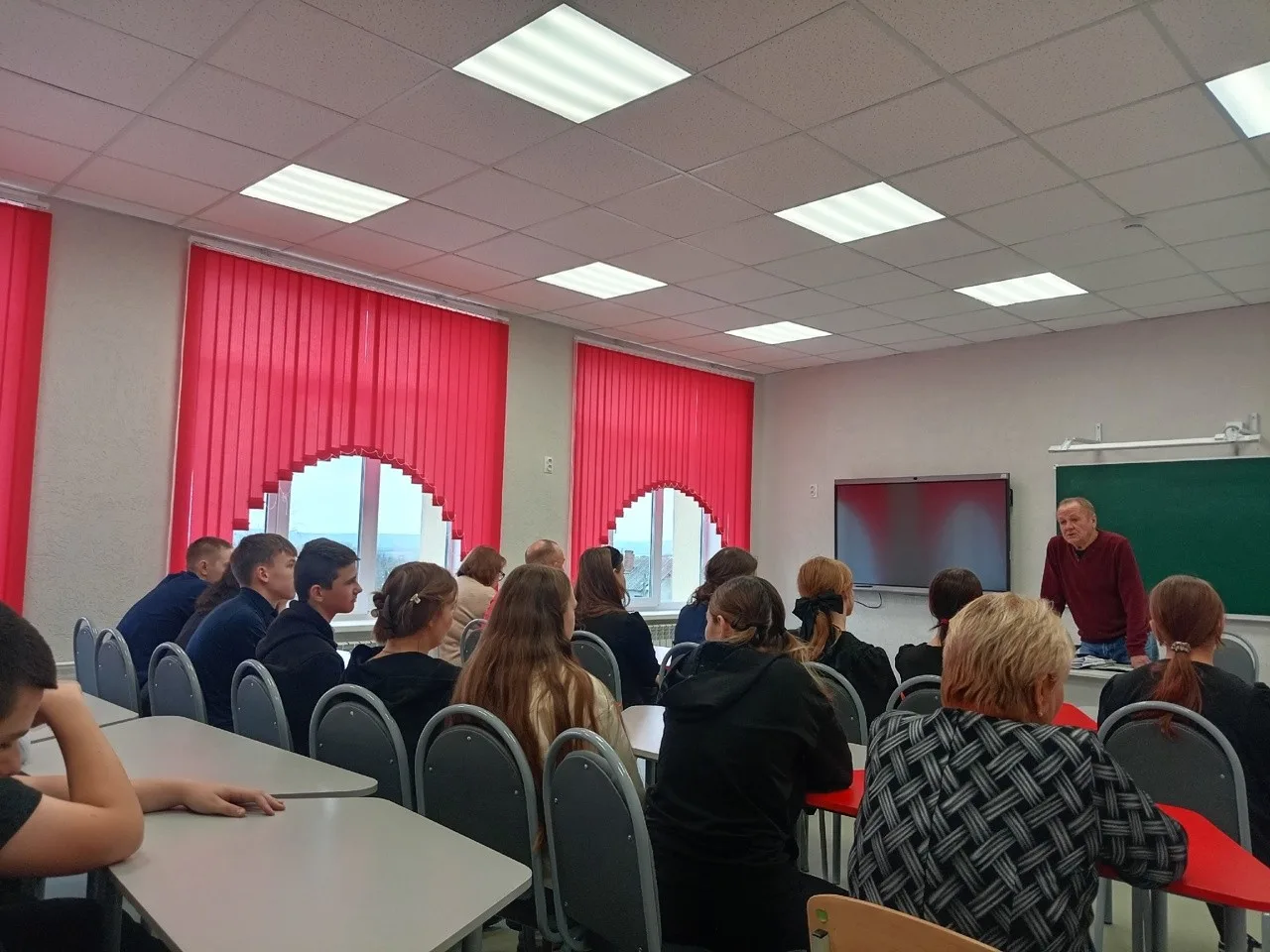 Встреча обучающихся с  врачом психиатром-наркологом Ю. А. Зуевым.