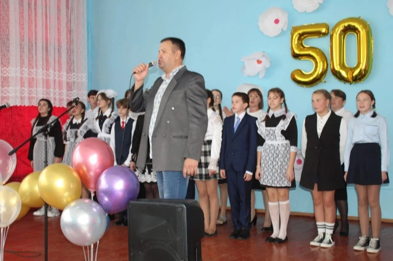 Празднование 50-летия школы.